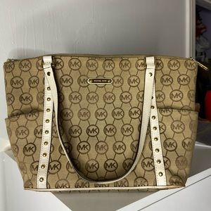 Michael Kors Jet Set Stud Ew Tz Tote
